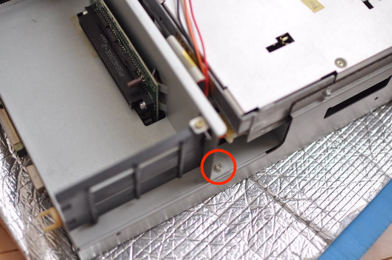 PC-8801FHのライザーカードの金属部品のネジ位置その2
