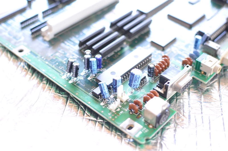 PC-98DOメイン基板のアルミ電解コンデンサー