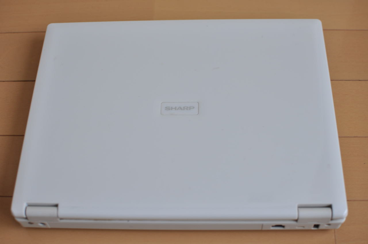シャープのノートパソコン　PC-CW40T