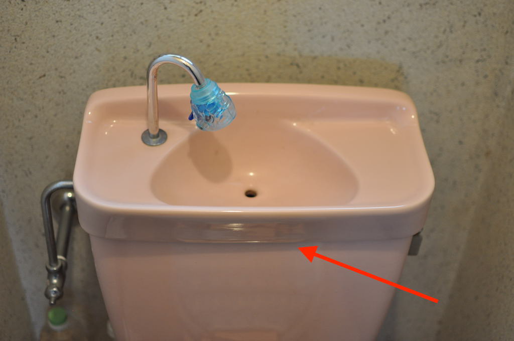 トイレのロータンク際の水漏れ箇所