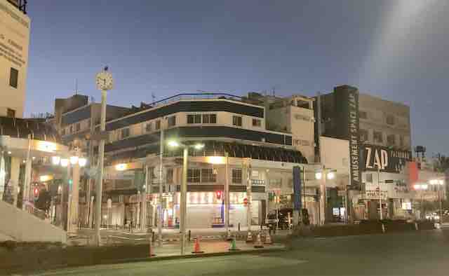 京浜急行久里浜駅のバスロータリー風景