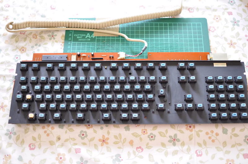 PC-88のキーボードキートップを戻す前
