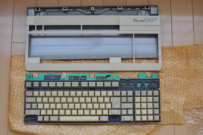 PC-98DO+キーボードが分解できました
