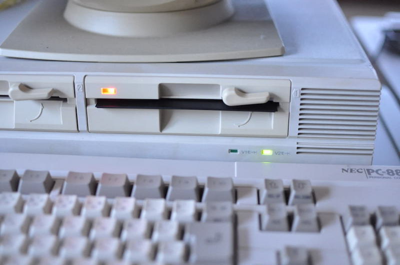 TransRomで通信する前にPC-8801のFDDのランプを消しておきます