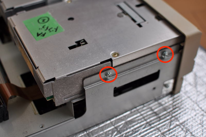 PC-8801FAのFDDを固定する金属部品
