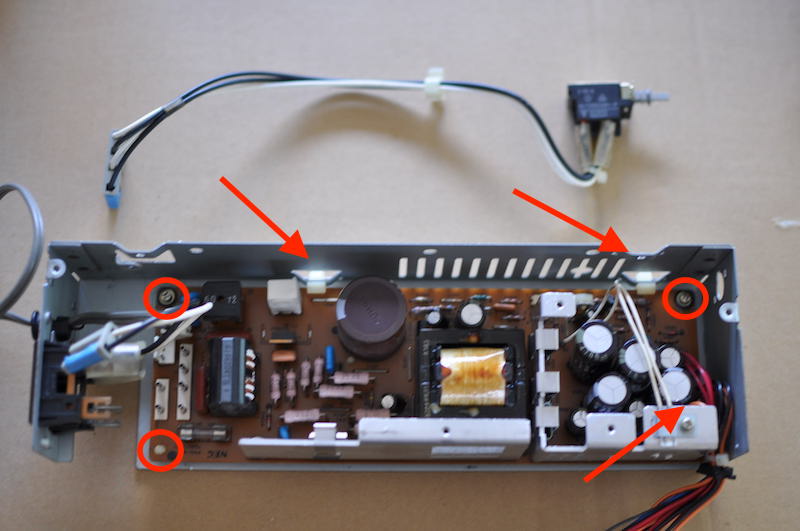 PC-8801FAの電源ボックス内の基板固定ビス等の位置