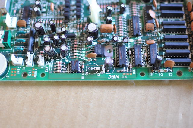 PC-8801FAのコンデンサ除去作業