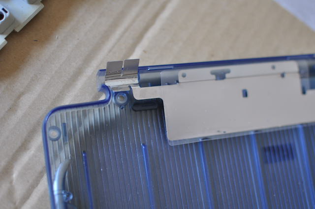 iMac_G3キーボード下部カバーについている金属板