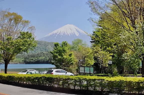 西湖駐車場から見る富士山