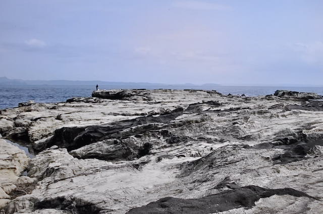 三浦半島、岩礁の道、剣崎岬の風景